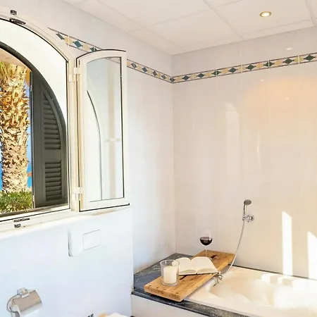 Villa Palma - Sunset Sea Views With Pool, Jacuzzi, Sauna And Games *