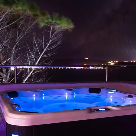 Villa Palma - Sunset Sea Views With Pool, Jacuzzi, Sauna And Games Mellieħa