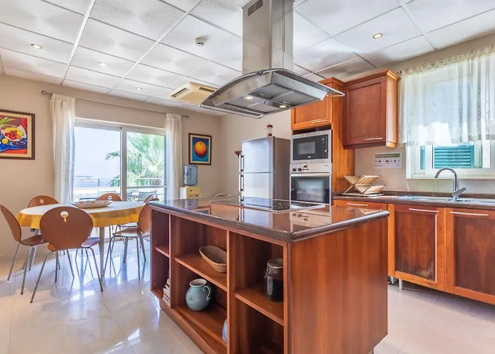 Vilă Palma - Sunset Sea Views With Pool, Jacuzzi, Sauna And Games